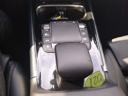 Used 2021 Mercedes-Benz GLA 250 4MATIC w/ Premium Package image 24