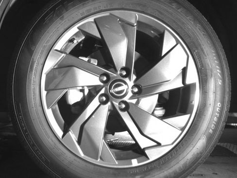 Used 2025 Nissan Rogue SV FWD image 15