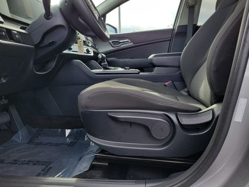 Used 2024 Kia Sportage LX image 16