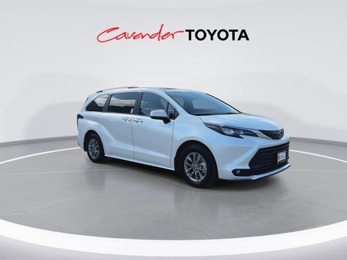 Certified 2026 Toyota Sienna XLE image 2