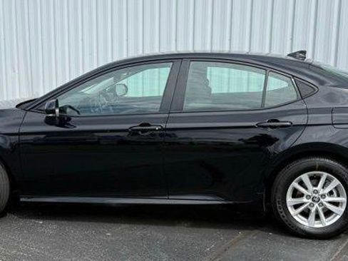 Used 2025 Toyota Camry LE image 2