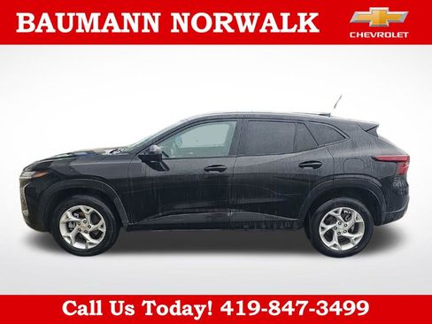 Used 2025 Chevrolet Trax LS w/ LS Convenience Package FWD image 8