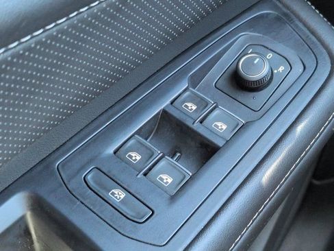 Used 2025 Volkswagen Atlas SE FWD image 22