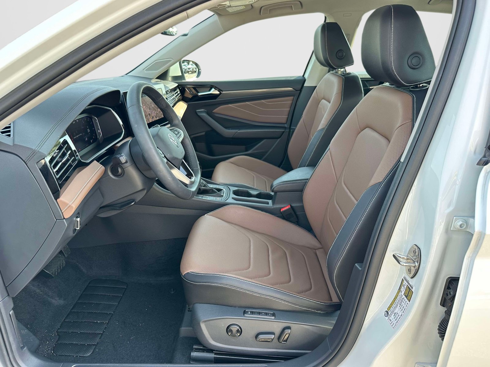 Certified 2026 Volkswagen Jetta SEL FWD image 15