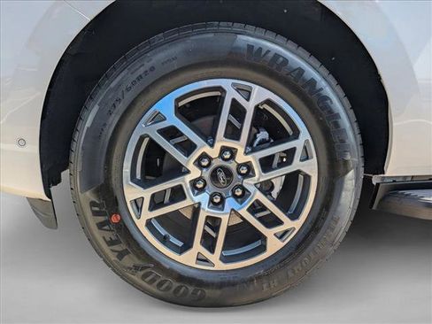 New 2025 Ford Expedition Active image 25