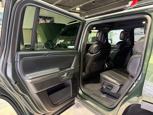 Used 2025 Rivian R1S Adventure AWD/4WD image 36