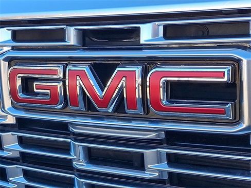 Used 2025 GMC Yukon XL Denali image 3
