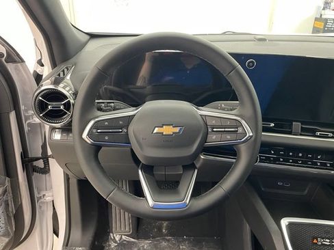 New 2026 Chevrolet Equinox LT w/ Convenience Package II AWD/4WD image 11