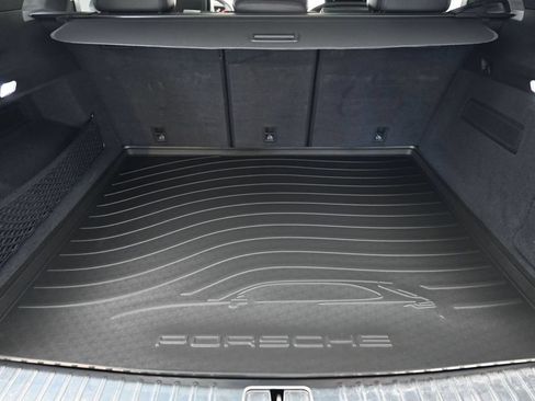Certified 2026 Porsche Cayenne GTS AWD/4WD image 34