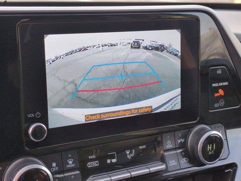 Certified 2025 Toyota Highlander XLE image 12