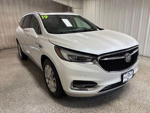 Used 2019 Buick Enclave Premium w/ Experience Buick Package AWD/4WD image 3