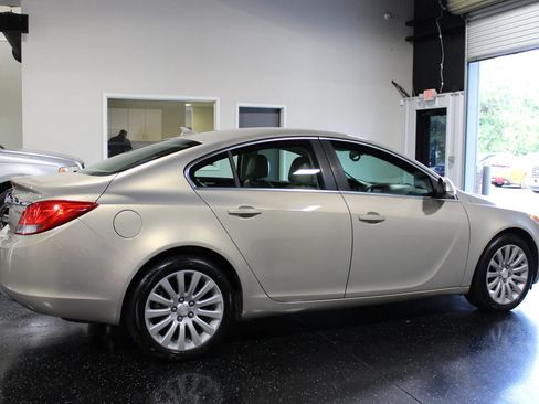 Used 2012 Buick Regal Leather FWD image 3
