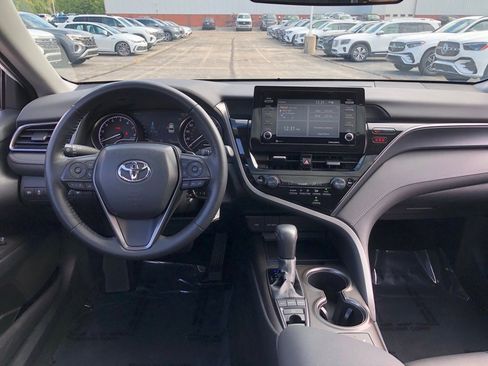 Used 2022 Toyota Camry SE image 17
