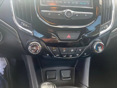 Used 2018 Chevrolet Cruze Premier FWD image 15