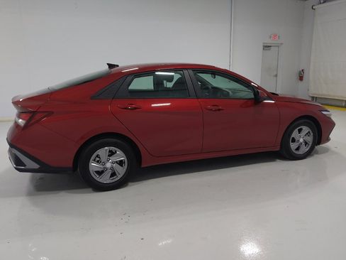 Used 2024 Hyundai Elantra SE FWD image 10