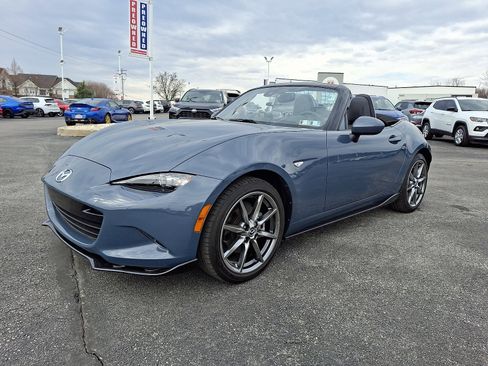 Used 2022 MAZDA MX-5 Miata Grand Touring w/ Appearance Package image 3