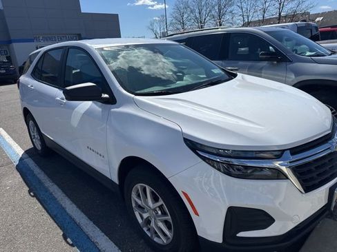 Certified 2023 Chevrolet Equinox LS w/ LS Convenience Package image 1