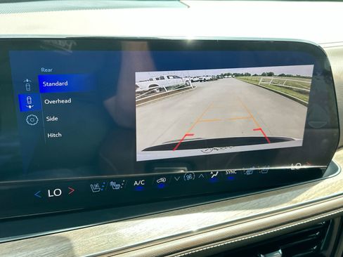 Used 2025 Chevrolet Tahoe High Country image 17