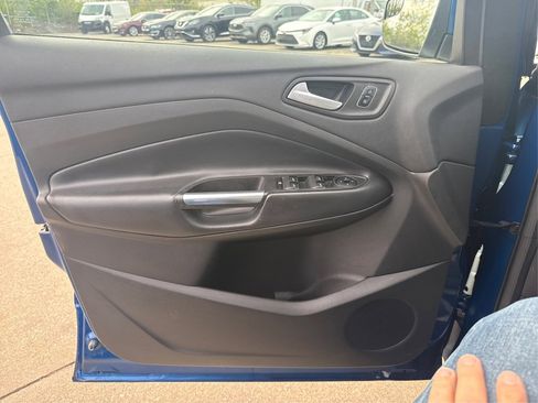 Used 2017 Ford Escape SE AWD/4WD image 28