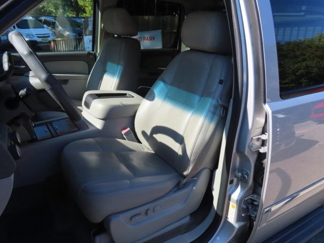 Used 2010 Chevrolet Avalanche LTZ AWD/4WD image 20