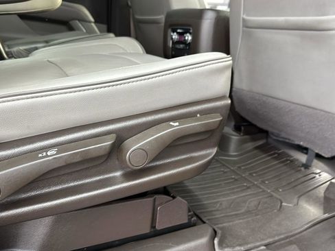 Used 2022 GMC Yukon XL SLT w/ SLT Luxury Package image 26