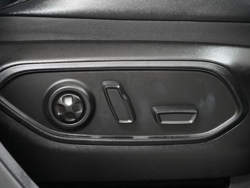 Used 2023 Jeep Grand Cherokee Limited w/ Black Appearance Package AWD/4WD image 32