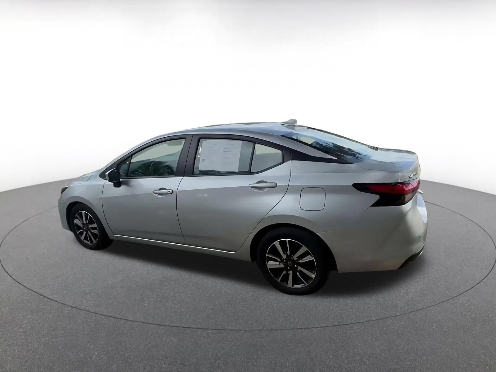 Used 2025 Nissan Versa SV FWD image 9