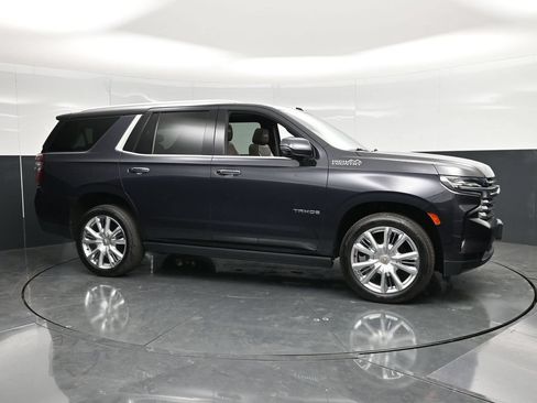 Used 2022 Chevrolet Tahoe High Country w/ Premium Package 2 AWD/4WD image 4