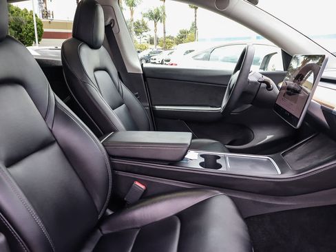 Used 2022 Tesla Model Y Long Range AWD/4WD image 20