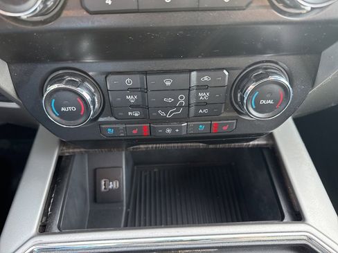 Used 2021 Ford F250 Lariat w/ Chrome Package image 24