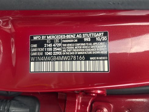 Used 2021 Mercedes-Benz GLB 250 w/ Premium Package image 25
