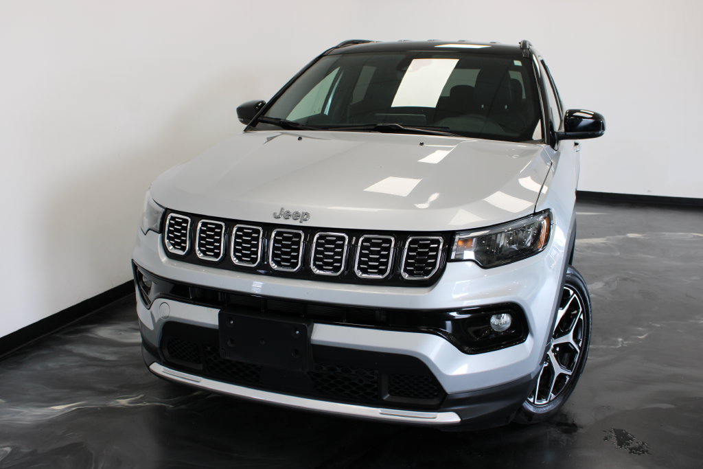 Used 2025 Jeep Compass Limited AWD/4WD image 3