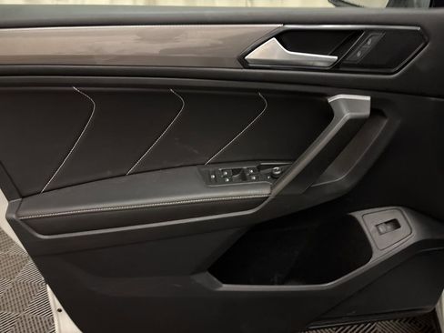 Used 2024 Volkswagen Tiguan SE image 10