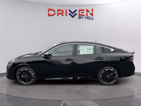New 2026 Nissan Sentra SR w/ Floor Mat Package FWD image 2