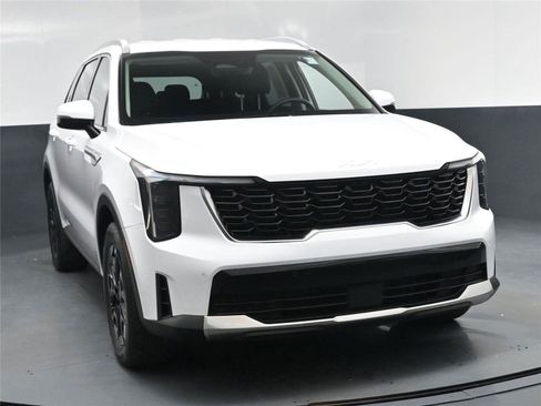 Used 2025 Kia Sorento S image 8