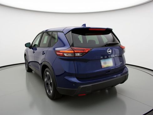 Used 2025 Nissan Rogue SV AWD/4WD image 6