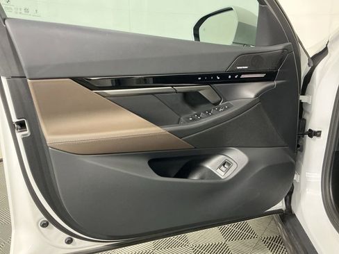 Certified 2025 BMW 530i w/ Premium Package RWD image 22