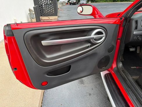 Used 2004 Chevrolet SSR w/ Preferred Equipment Group RWD image 32