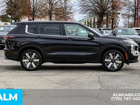 Used 2025 Mitsubishi Outlander SE image 10