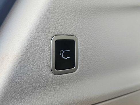 Used 2024 Chrysler Pacifica Touring-L FWD image 28