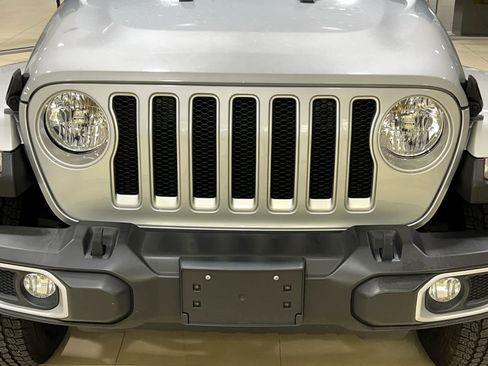 Used 2022 Jeep Wrangler Unlimited Sahara w/ Cold Weather Group AWD/4WD image 4
