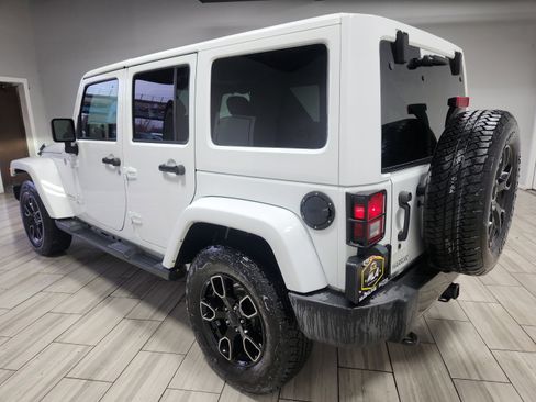 Used 2018 Jeep Wrangler Unlimited Sahara image 3