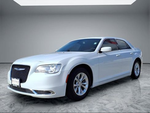 Used 2022 Chrysler 300 Touring image 23