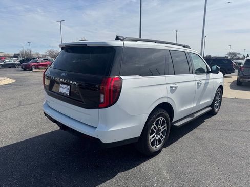 Certified 2025 Ford Expedition Active AWD/4WD image 3
