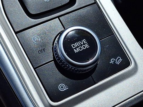Used 2023 Ford Explorer XLT w/ Equipment Group 202A AWD/4WD image 26