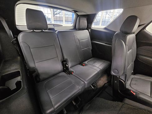 Used 2020 Chevrolet Traverse LT image 15