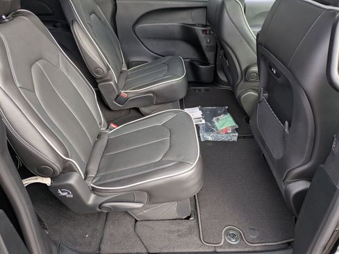 New 2026 Chrysler Pacifica Limited w/ S Appearance Package image 32