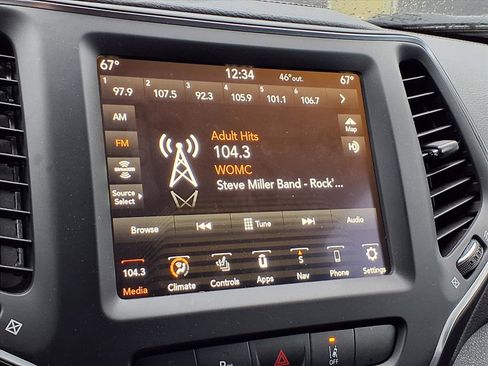 Certified 2023 Jeep Cherokee Altitude Lux image 12