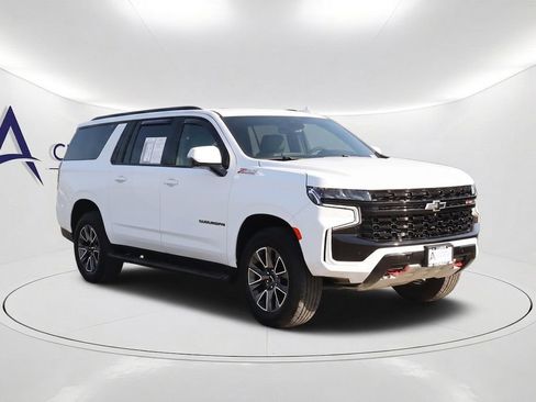 Used 2024 Chevrolet Suburban Z71 w/ Luxury Package AWD/4WD image 3