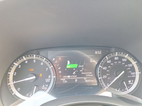 Used 2020 Toyota Highlander XLE image 19